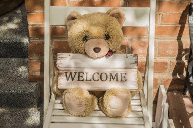 hoş geldiniz işareti ile Bahçe ayı 