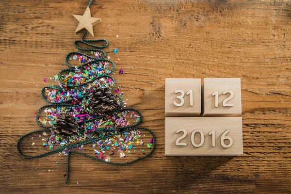 Vánoční stromeček z mnohem confett — Stock fotografie