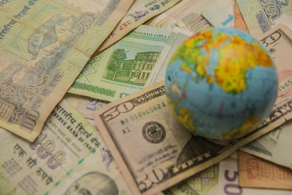 Küre ve Amerikan Doları