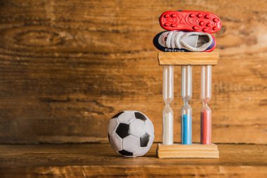 Futbol topu ve bot ile üç renkli