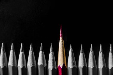 Bir kalem dışarı ayakta