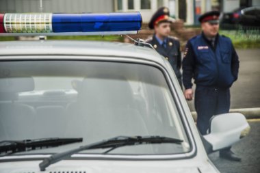  ışıkları ile Rus polis arabası  