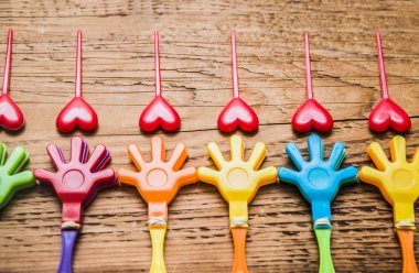 renkli elleri ve kalp