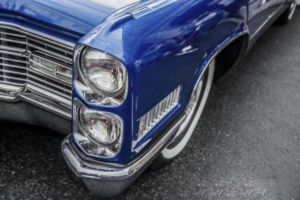 Azul retro Cadillac carro — Fotografia de Stock