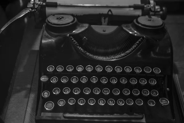 Retro vintage leeftijd typemachine, — Stockfoto