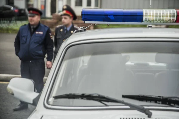 Russisches Polizeiauto mit Licht — Stockfoto