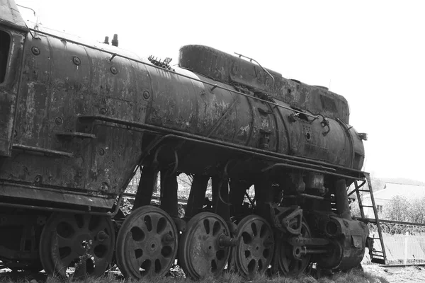 Opuštěná stará lokomotiva. — Stock fotografie