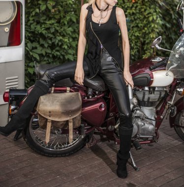 Motorcu kız Retro motosiklet