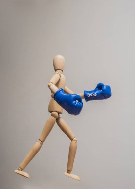 Boks ahşap vitrin mankeni