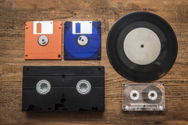 Retro depolama aygıtları. 
