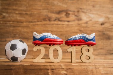 Futbol topu ve bot ile üç renkli