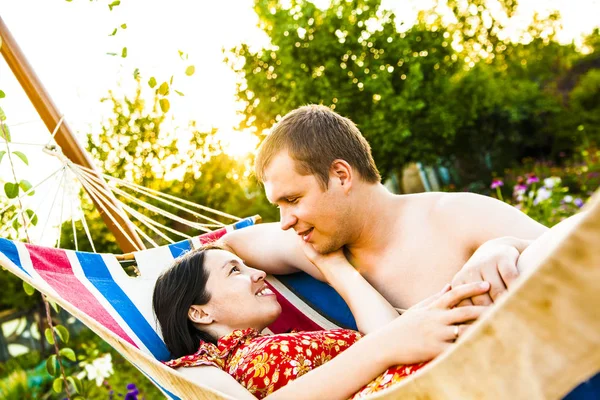 Casal romântico relaxante — Fotografia de Stock