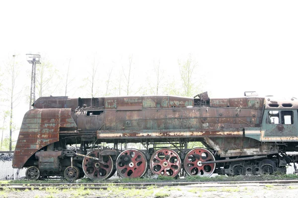 Velha locomotiva abandonada . — Fotografia de Stock