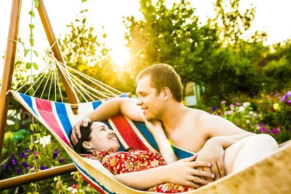 Casal romântico relaxante — Fotografia de Stock