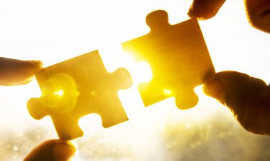  Puzzle parçaları ile el