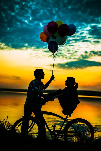 Silhouettes Two People Romantic Date Looking Each Other — Stock Photo, Image