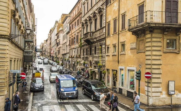 La gente en la calle en Roma — Foto de Stock