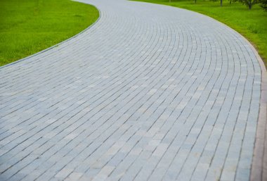  Parktaki taş patika.