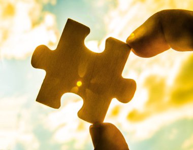  bulmaca parçası ile el