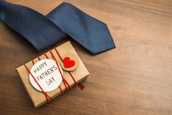 Caja de regalo, corbata azul, tarjeta — Foto de Stock