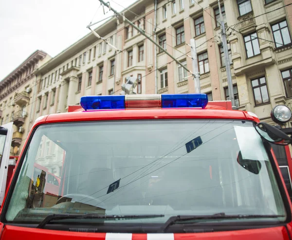 Fire truck service na ulicy — Zdjęcie stockowe