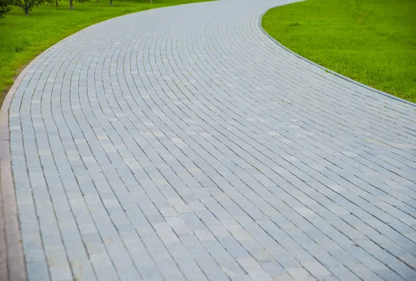 Stenen pad in het park — Stockfoto