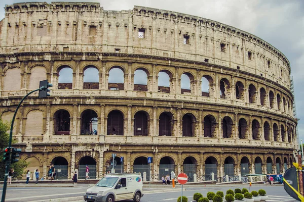 The Colosseum is a main  attraction in Rome — Stock Photo, Image