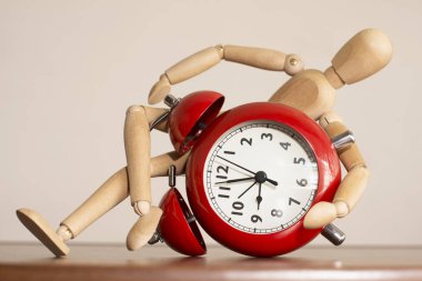  Kırmızı alarm saati ile rakam.