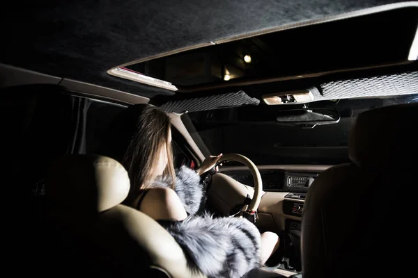 Young woman at  streering wheel. — Stock Photo, Image