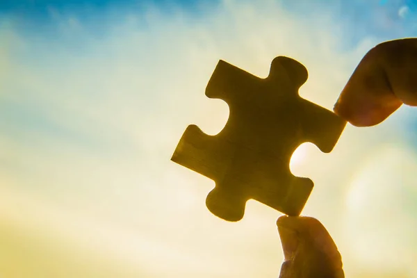 Hand  with puzzle piece — Stock Photo, Image