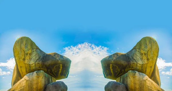 Vysoká robustní skalnatého útesu — Stock fotografie