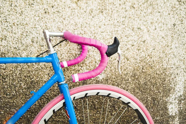 Altes hipster blaues Fahrrad — Stockfoto