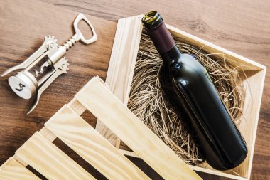 bir şarap şişesi kutusu