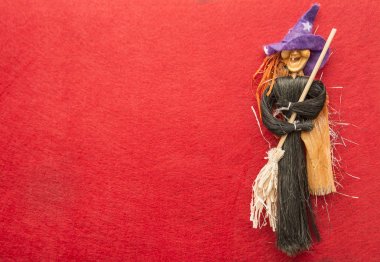 oyuncak cadı süpürge ile 