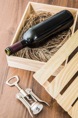 bir şarap şişesi kutusu