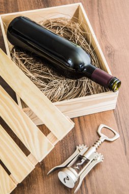 bir şarap şişesi kutusu