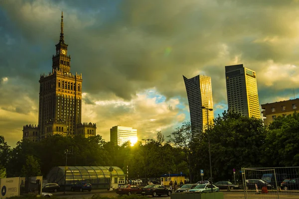 ダウンタウンと科学文化宮殿ビジネスの超高層ビル 市内中心 ワルシャワ ポーランド — ストック写真