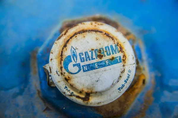 Oil rusty barrel of petroleum — Stock Photo, Image