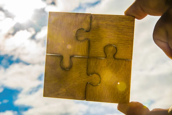 Hand  with puzzle pieces — Stock Photo, Image