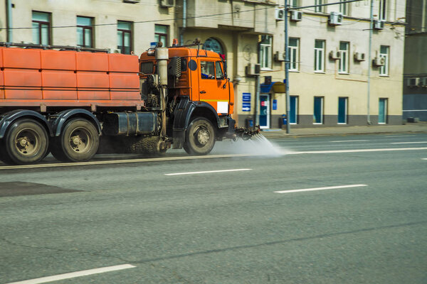  Special vehicle for watering roads