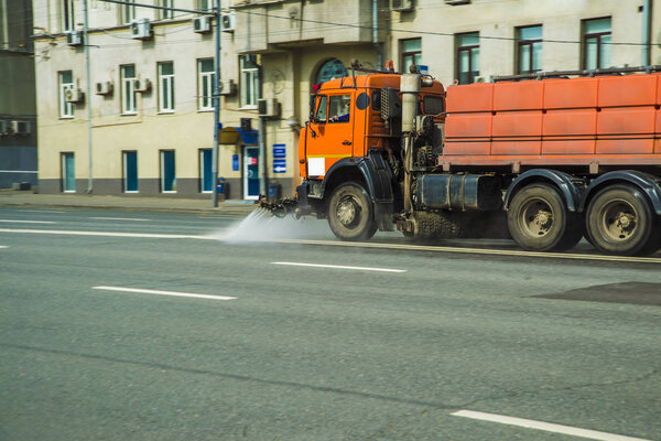  Special vehicle for watering roads