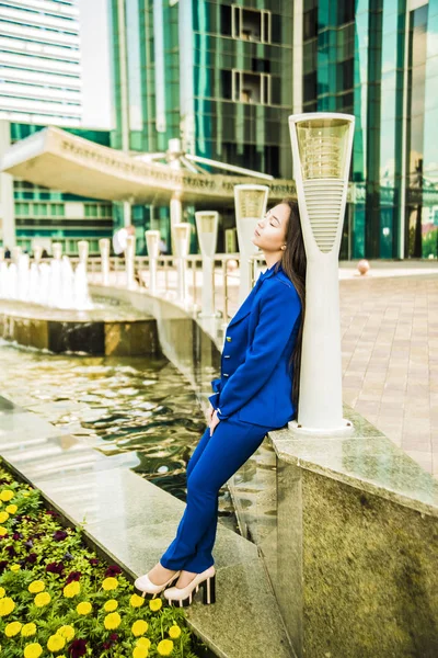 Jonge Aziatische zakenvrouw — Stockfoto