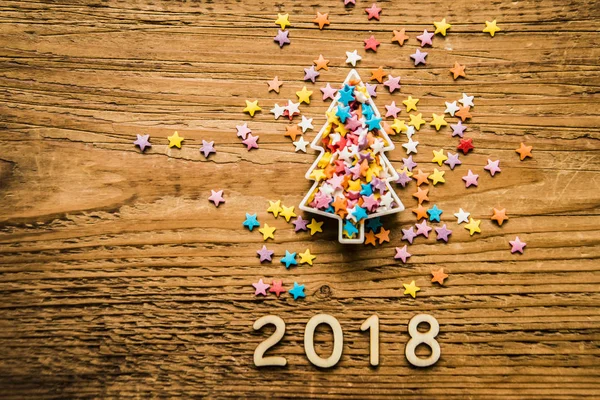 Kerstboom met veel kleurrijke sterren — Stockfoto