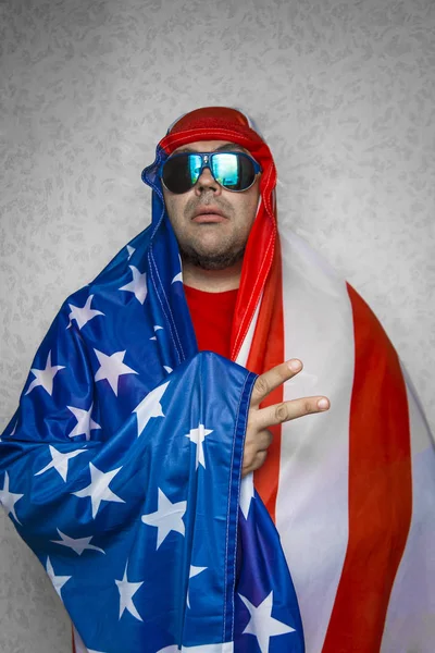 Hombre Americano Gafas Sol Con Bandera Estadounidense Vacaciones Del Julio — Foto de Stock