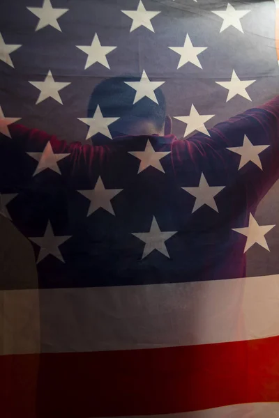 Άνθρωπος με την αμερικανική σημαία — Φωτογραφία Αρχείου