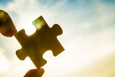  bulmaca parçası ile el