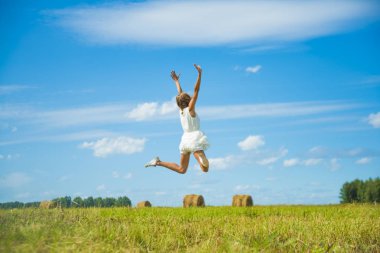 kadın sevinç için atlama