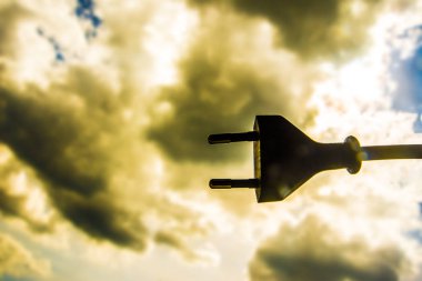  Elektrik soketi ile gökyüzü 