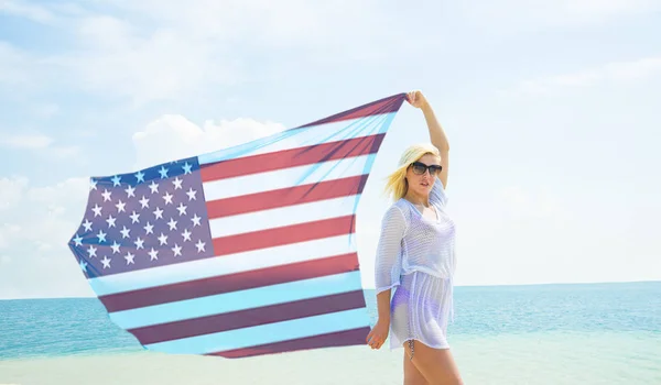 Attractive Young Woman Holding High American Flag — Stock Photo, Image