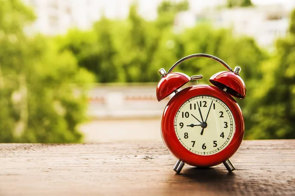 Alarm clock on wooden Background — Stock Photo, Image